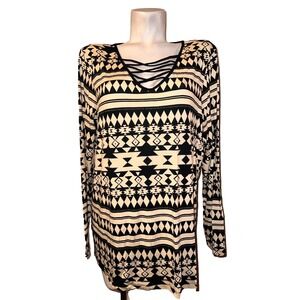 Signature Weekend Tribal Geometric Print Lattice V-Neck Top Black Cream XL 16
